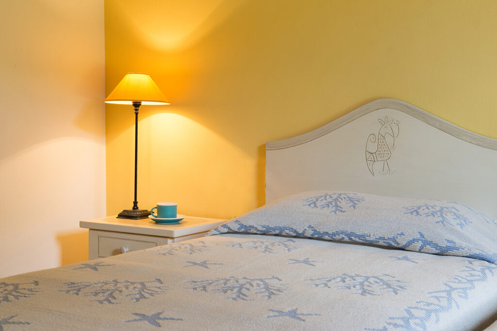 eines der hübschen Schlafzimmer des Ferienhauses Cottin, Capo Coda Cavallo bei San Teodoro - meer sardinien urlaub