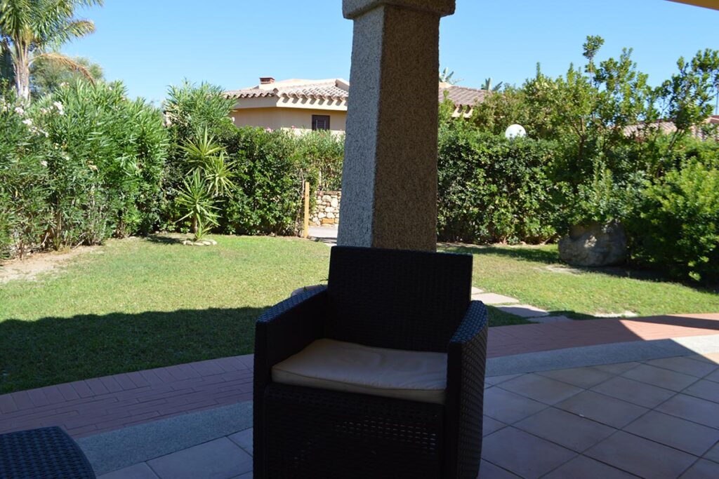 Blick in den Garten des Ferienhauses Villa del Re, Costa Rei - meer sardinien urlaub