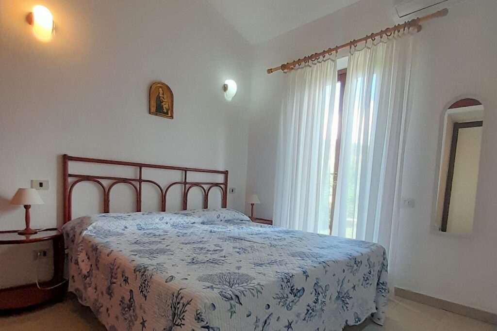 Blick zur Balkontür des Schlafzimmers, Ferienhaus Vivi, Costa Rei - meer sardinien urlaub