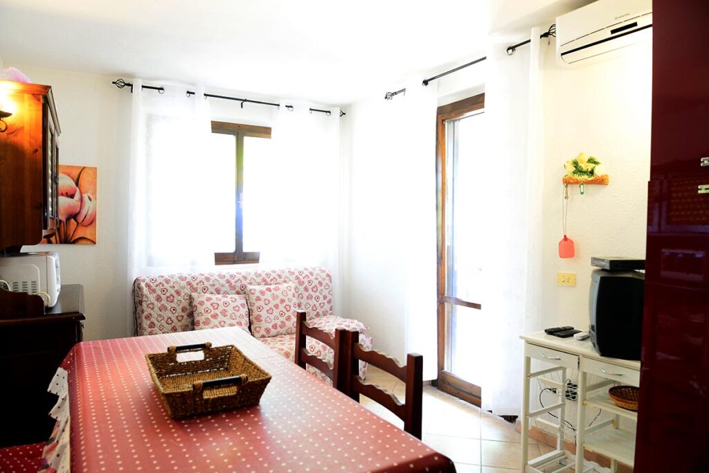 der Essbereich der Ferienwohnung Cocco 52, Costa Rei - meer sardinien urlaub