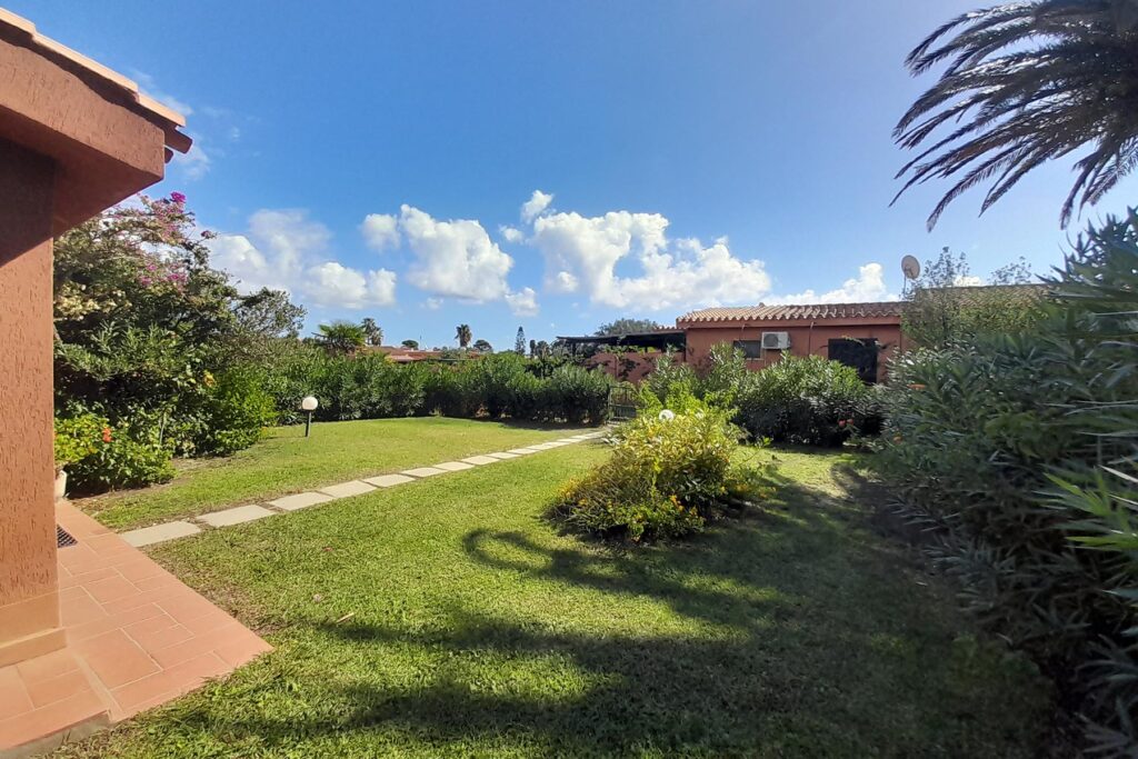 der Garten des Ferienhauses Vivi, Costa Rei - meer sardinien urlaub