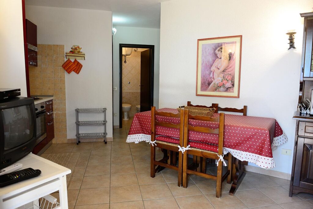 der Wohn- und Essbereich der Ferienwohnung Cocco 52, Costa Rei - meer sardinien urlaub