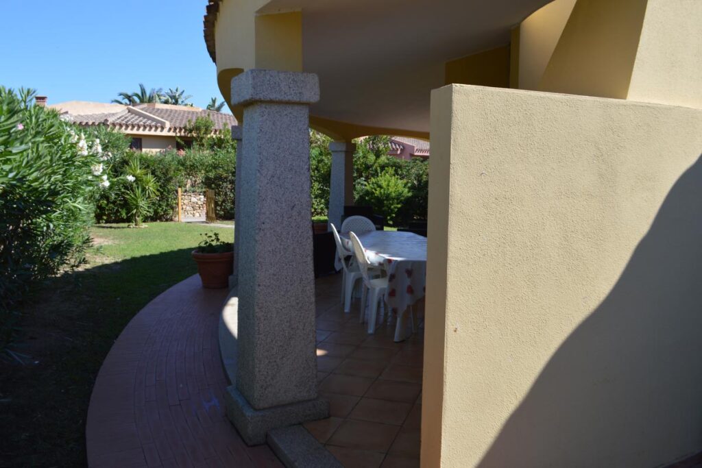 die Hausseite des Ferienhauses Villa del Re, Costa Rei - meer sardinien urlaub