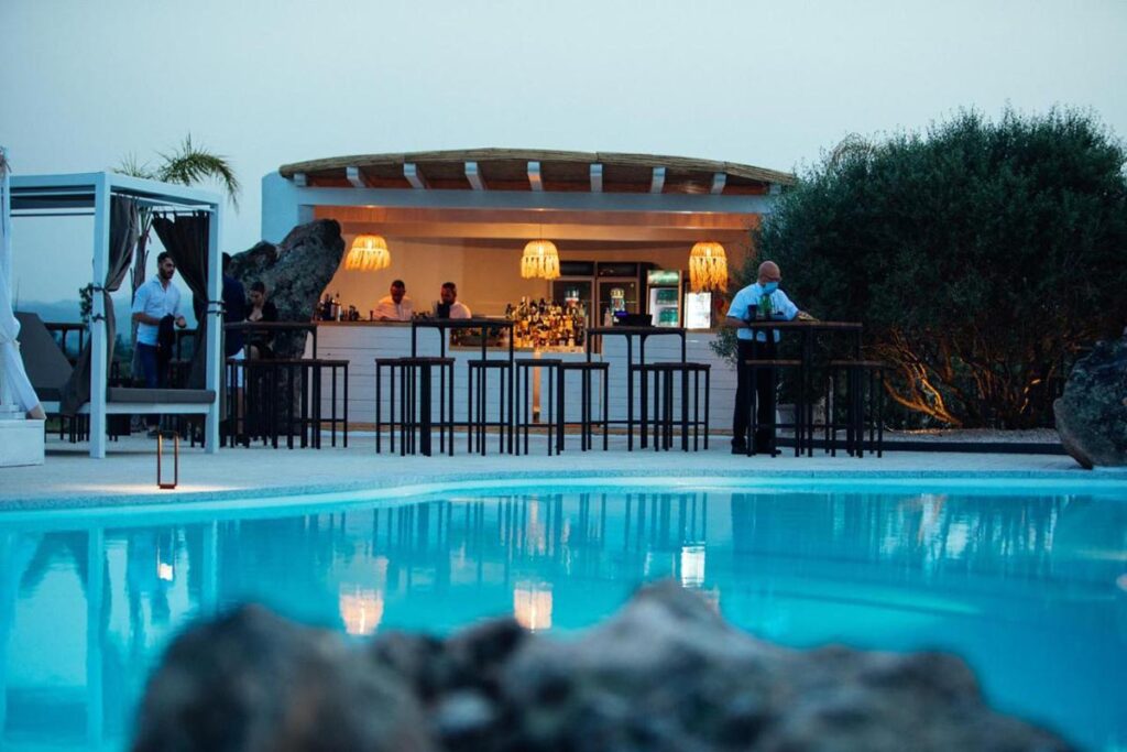 Poolbar des Hotels Su Entu Sardinian Country Club, Olbia - meer sardinien urlaub