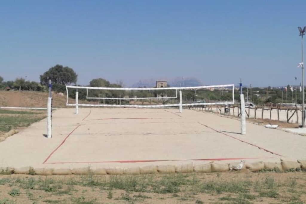 das Beachvolleyfeld des Hotels Su Entu Sardinian Country Club, Olbia - meer sardinien urlaub