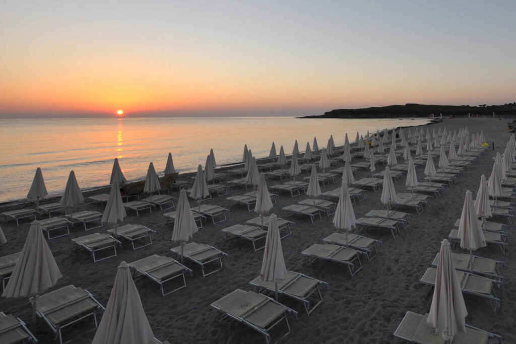 Abenstimmung am Strandabschnitt des Hotels Baia dei Pini Resort, Budoni - meer sardinien urlaub