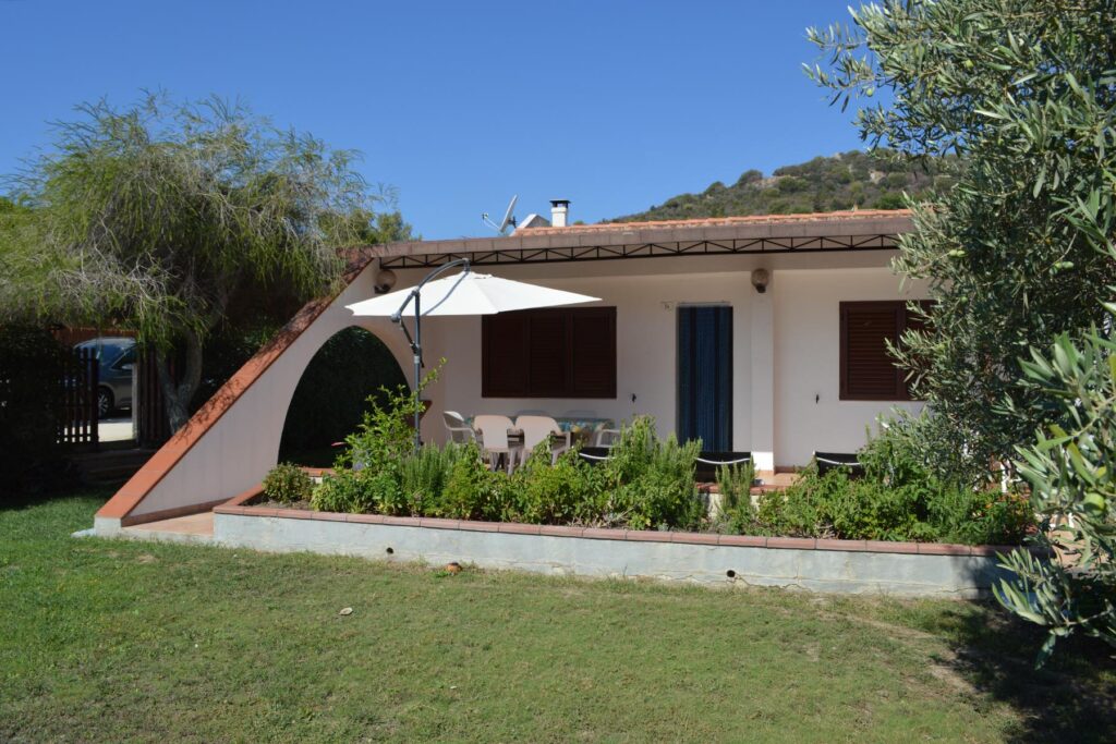 Vorderansicht des Ferienhauses Paluan, Costa Rei - meer sardinien urlaub