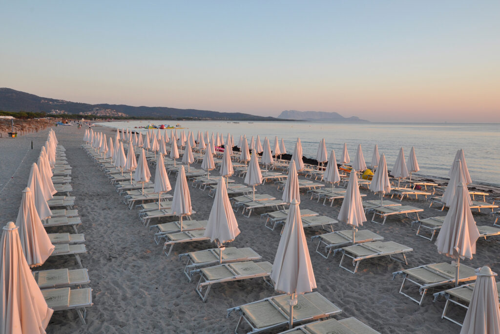 der Strandservice des Hotels Baia dei Pini Resort, Budoni - meer sardinien urlaub