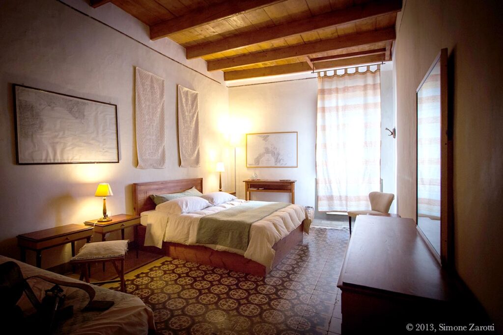 ein Schlafzimmer im BB Piazza San Pantaleo, Sorso - meer sardinien urlaub