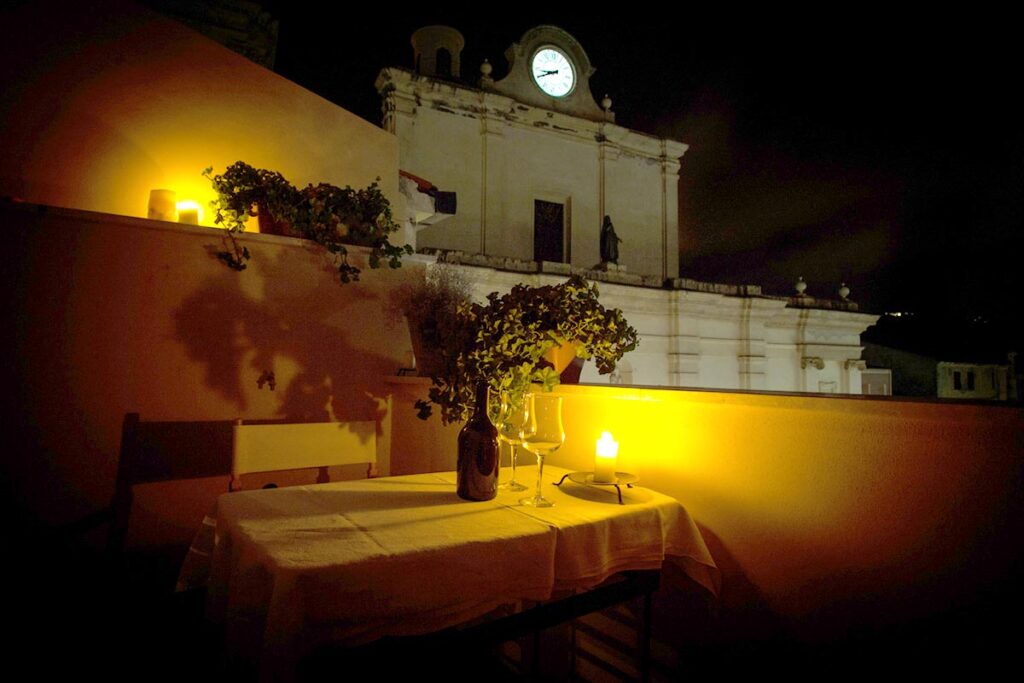romantischer Abend auf der Terrasse des BB Piazza San Pantaleo, Sorso - meer sardinien urlaub