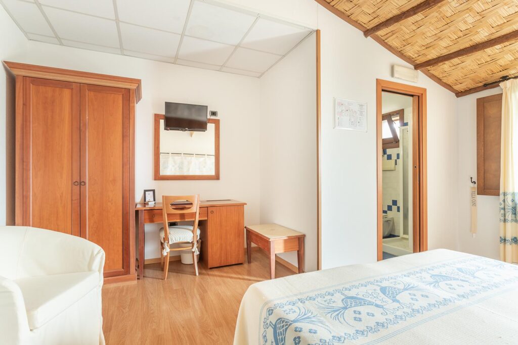 Beispiel für ein Doppelzimmer im Hotel Villa Canu, Cabras - meer sardinien urlaub