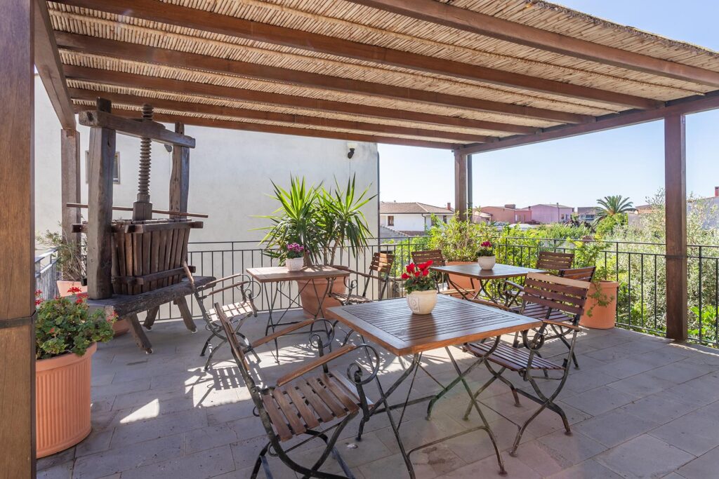 Entspannung vorprogrammiert auf der Terrasse des Hotels Villa Canu, Cabras - meer sardinien urlaub