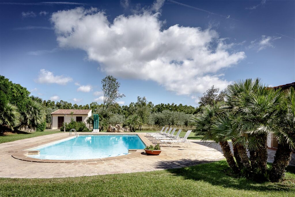der Pool im tollen Garten des Ferienhauses Ulivo, Alghero - meer sardinien urlaub