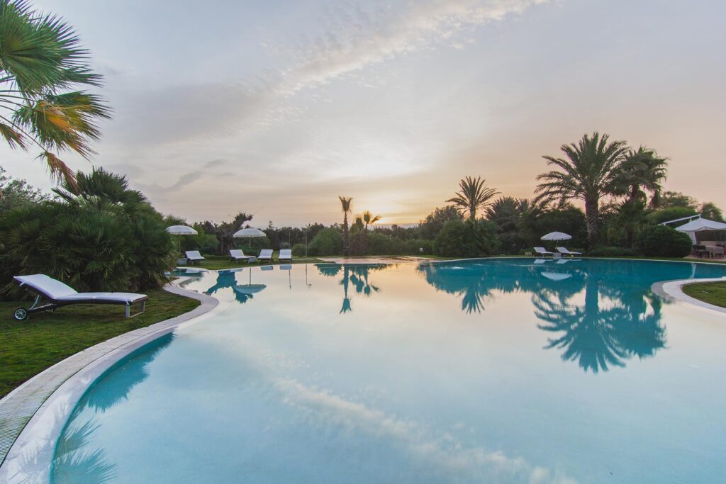 Abendstimmung am Pool des Hotels Aquadulci, Chia - meer sardinien urlaub