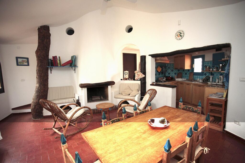Blick vom Wohnraum zum Kochbereich, Ferienhaus Rubino, Torre delle Stelle - meer sardinien urlaub