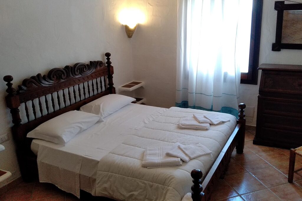 Das Doppelschlafzimmer des Ferienhauses Barbara, Torre delle Stelle - meer sardinien urlaub