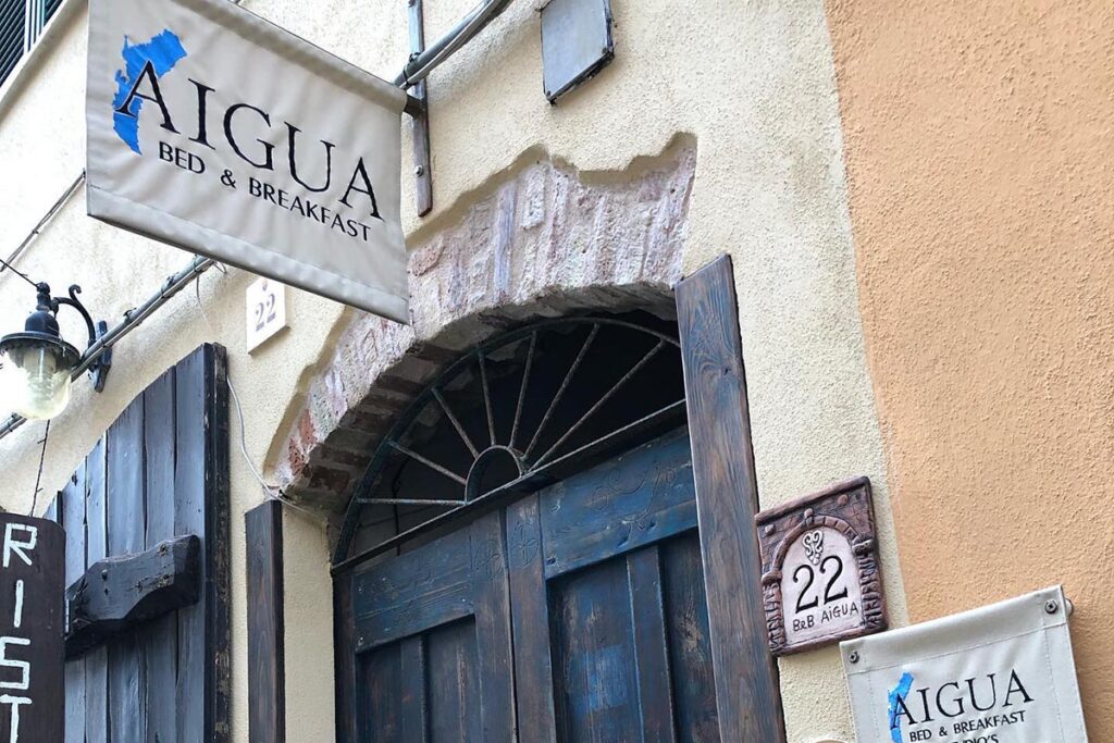 Der Eingang des BB Aigua in Alghero - meer sardinien urlaub