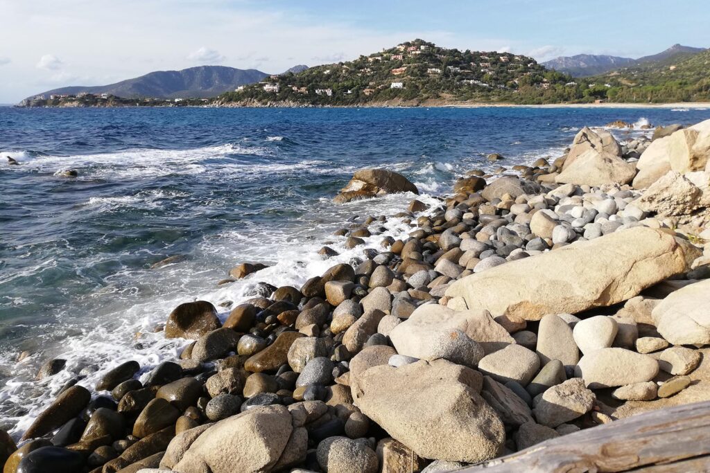 Der Felsstrand direkt vor dem Haus Barbara, Torre delle Stelle - meer sardinien urlaub