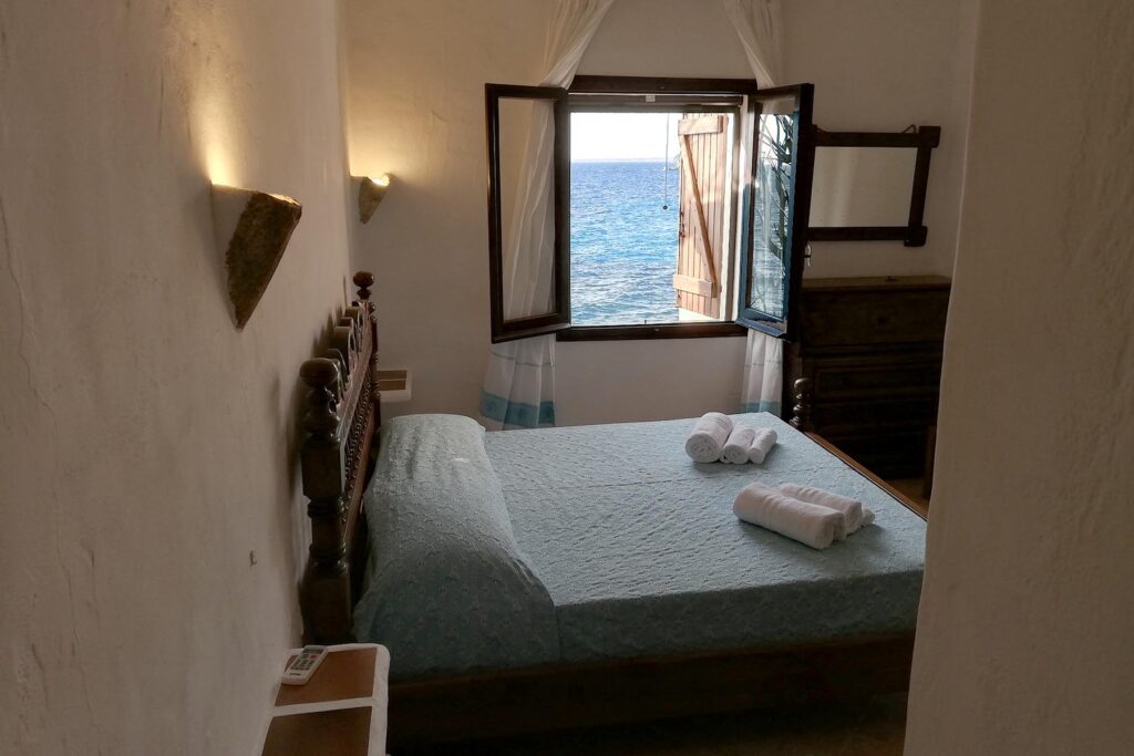 Der Meerblick vom Schlafzimmer des Ferienhauses Barbara, Torre delle Stelle - meer sardinien urlaub
