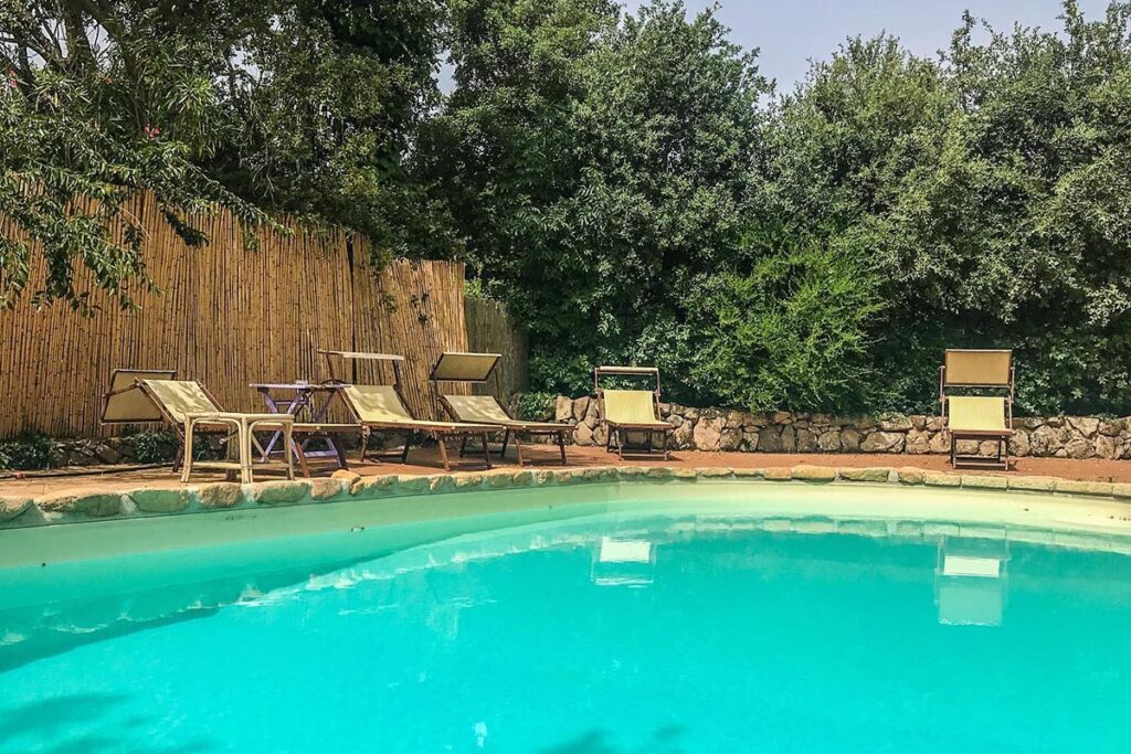 Der Pool des Agriturismo Il Muto di Gallura, Aggius - meer sardinien urlaub