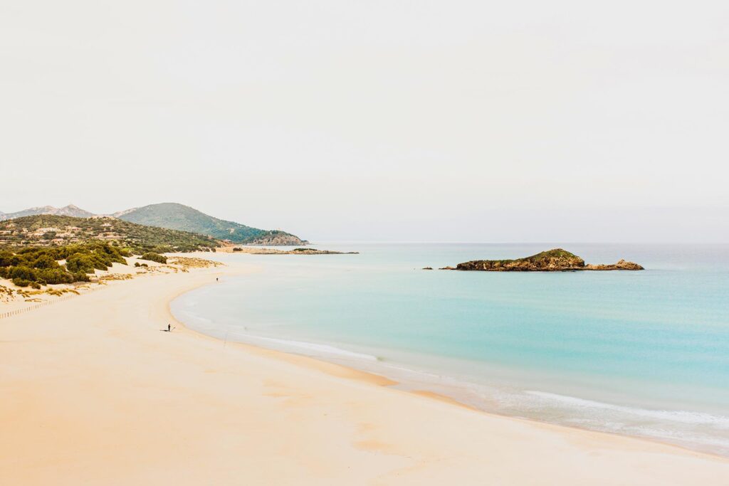 Der zauberhafte Sandstrand von Chia beim Hotel Aquadulci, Chia - meer sardinien urlaub