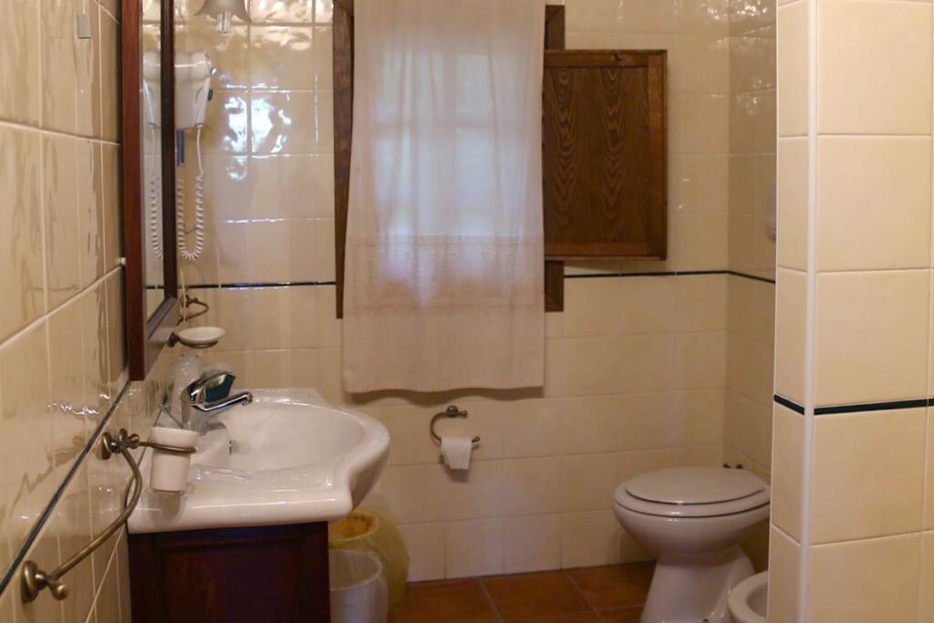Ein Badezimmer des Agriturismo Il Muto di Gallura, Aggius - meer sardinien urlaub