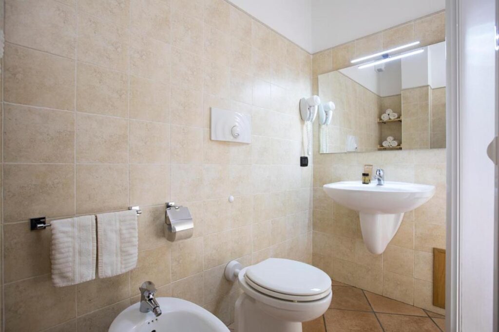 Ein Badezimmer im Gästehaus S Anninnia, Gonnesa - meer sardinien urlaub