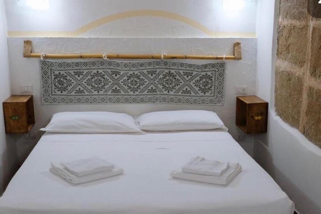 Ein Doppelbett im BB Aigua, Alghero - meer sardinien urlaub