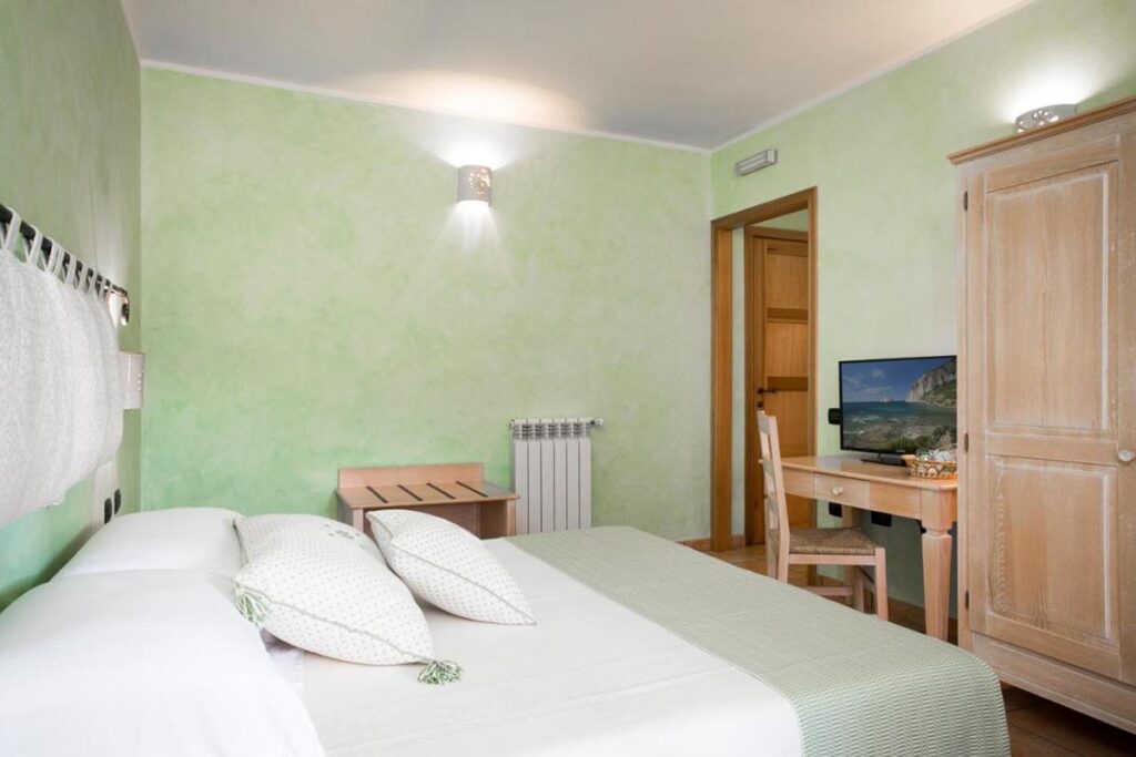 Eines der gemütlichen Doppelzimmer des Gästehauses S Anninnia, Gonnesa - meer sardinien urlaub