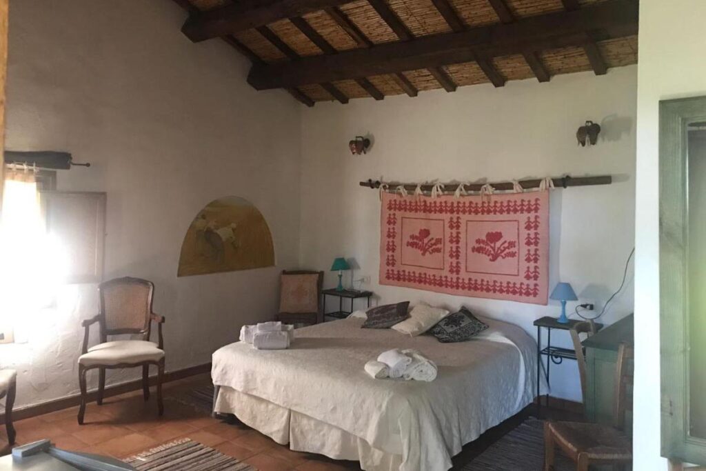 Eines der hübschen, individuell eingerichteten Zimmer des Agriturismo Il Muto di Gallura, Aggius - meer sardinien urlaub