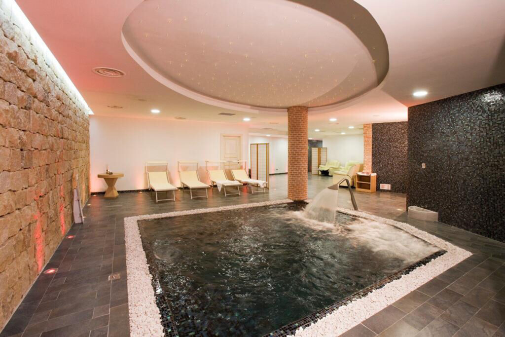 der Innenpool des Wellness-Bereichs vom Hotel Villas Resort, Castiadas - meer sardinien urlaub