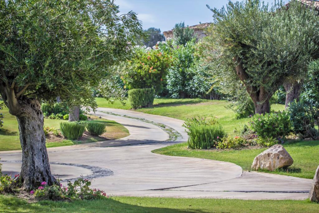 die Gartenwege vom Hotel Villas Resort, Castiadas - meer sardinien urlaub