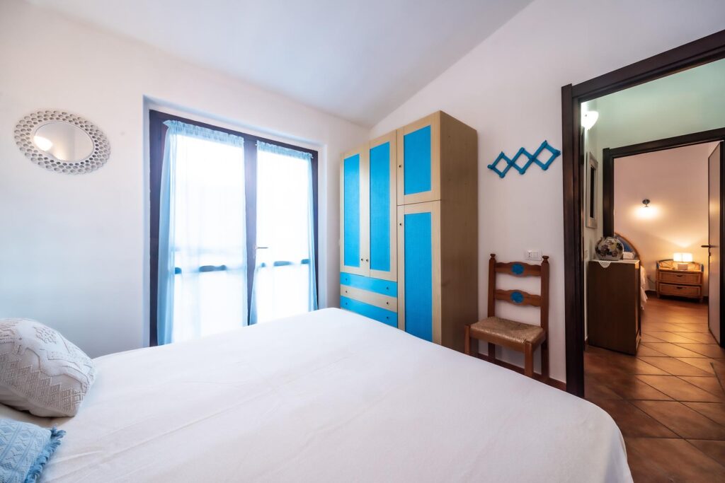 Blick von einem Doppelschlafzimmer in den Vorraum, Ferienhaus Nicola, Costa Rei - meer sardinien urlaub