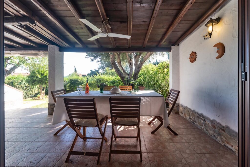 die überdachte Terrasse für tolle Frühstücksstunden, Ferienhaus Nicola, Costa Rei - meer sardinien urlaub