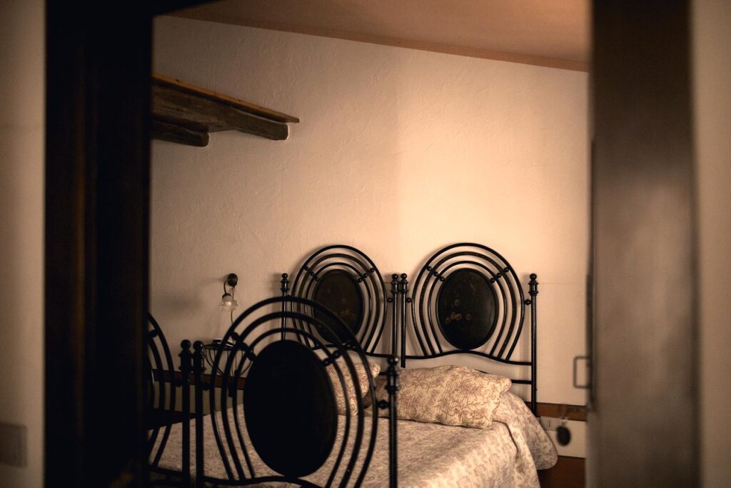 Das Doppelzimmer Antica im Hauptgebäude des Hotels Antica Dimora del Gruccione, Santu Lussurgiu - meer sardinien urlaub