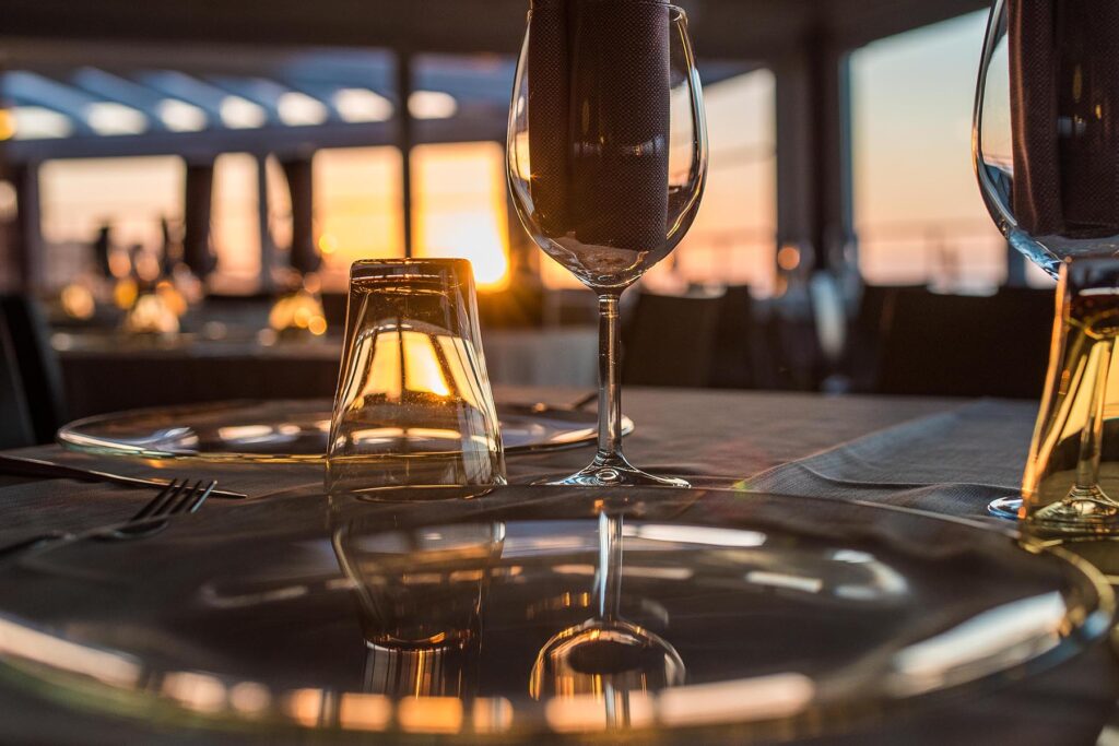 Das Restaurant Incanto am Abend, Hotel Bajaloglia, Castelsardo - meer sardinien urlaub