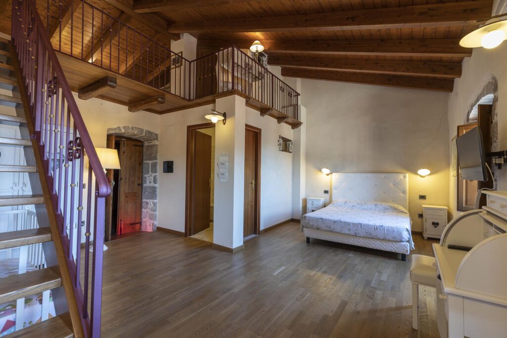 Das Vierbettzimmer im Nebengebäude Sa Murighessa des Hotels Antica Dimora del Gruccione, Santu Lussurgiu - meer sardinien urlaub