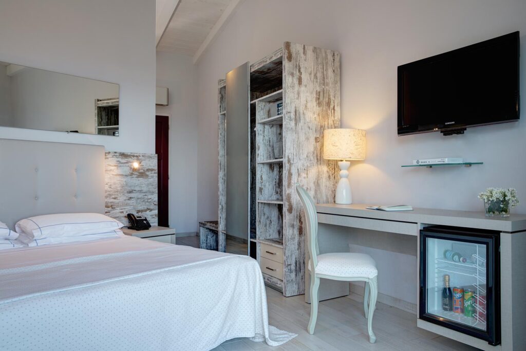 Das stilvolle Superiorzimmer im Hotel Bajaloglia, Castelsardo - meer sardinien urlaub
