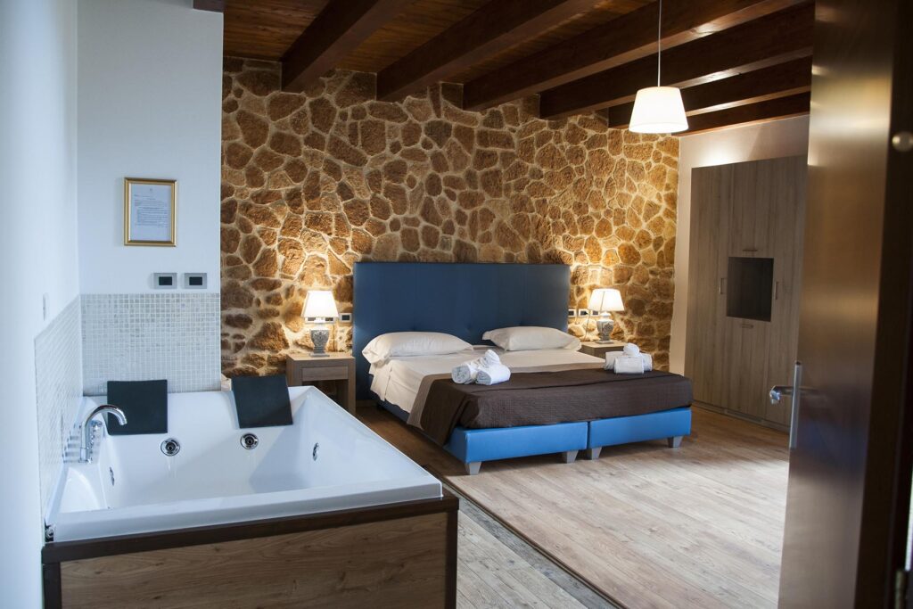 Die Juniorsuite Prestige 201 mit Badewanne im Zimmer, Hotel Maison de Charme Bienestar, Alghero - meer sardinien urlaub