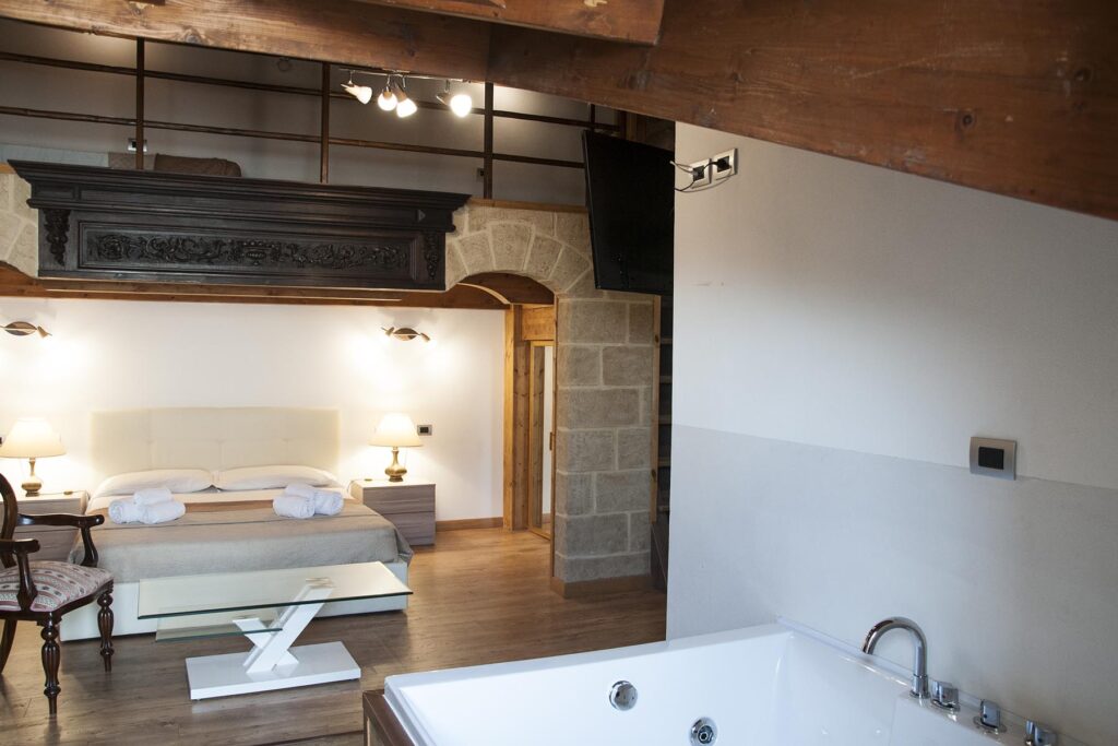 Die Juniorsuite Prestige 304 mit offener Zwischenetage, Hotel Maison de Charme Bienestar, Alghero - meer sardinien urlaub