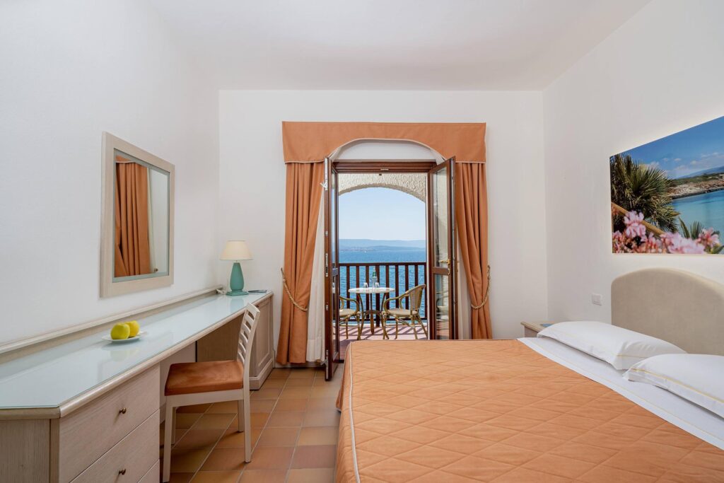 Doppelzimmer mit Meerblick, Hotel Punta Negra, Alghero - meer sardinien urlaub