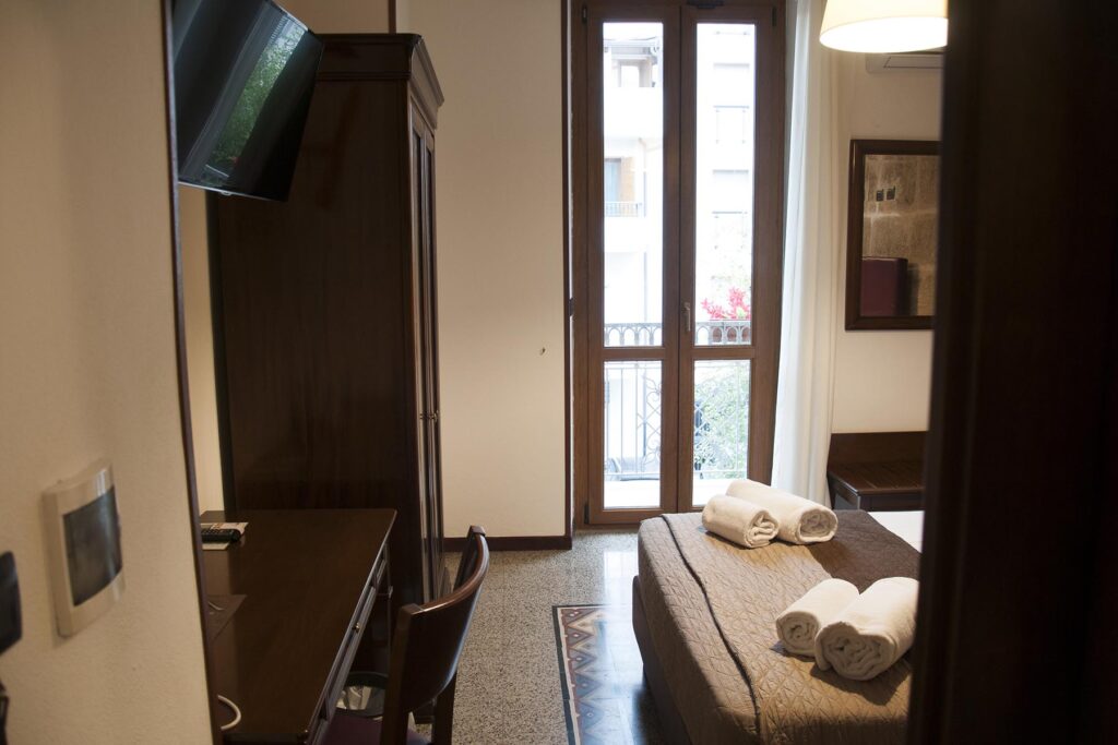 Einblick in das Executive-Zimmer 102B mit Orginalfussboden, Hotel Maison de Charme Bienestar, Alghero - meer sardinien urlaub