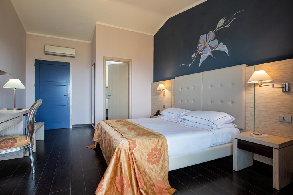 Einblick in ein Classic-Zimmer im Hotel Bajaloglia, Castelsardo - meer sardinien urlaub