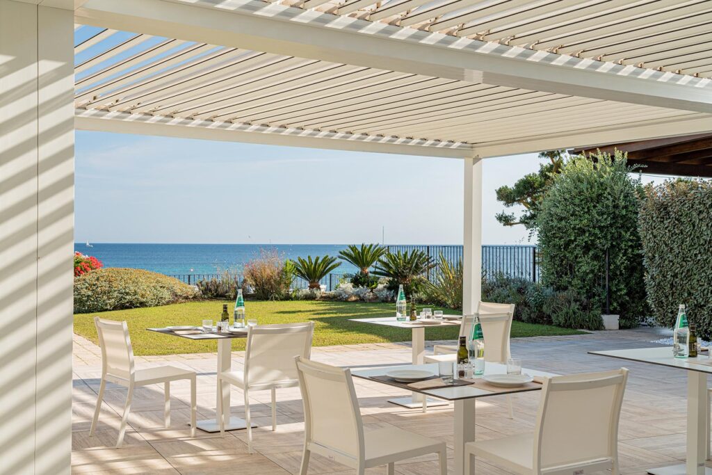 Entspannungsoasen für eine angenehmen Drink im Hotel Punta Negra, Alghero - meer sardinien urlaub