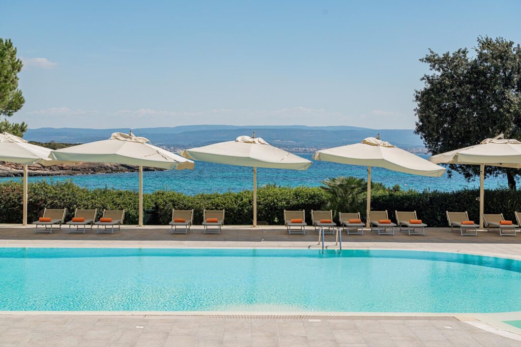 der Pool mit Meerblick, Hotel Punta Negra, Alghero - meer sardinien urlaub