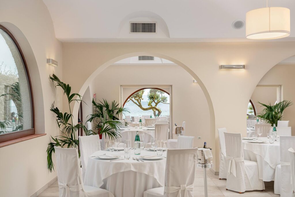 der Restaurantsaal im Hotel Punta Negra, Alghero - meer sardinien urlaub