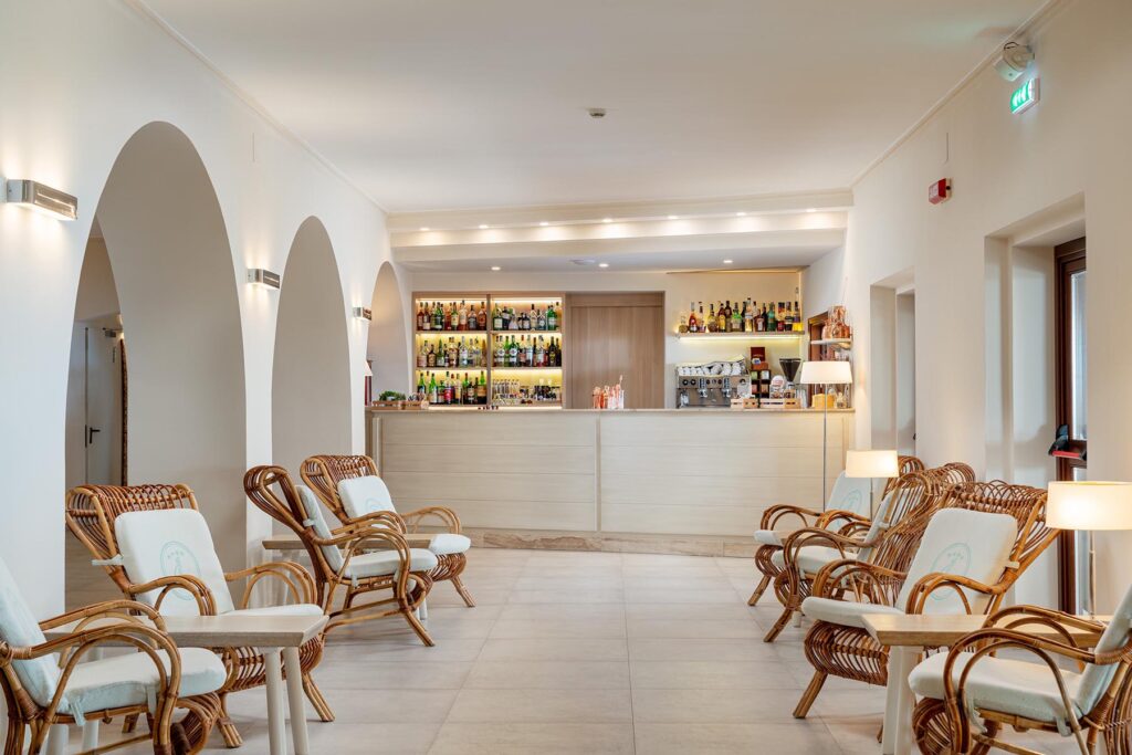 der kleine Lesesaal im Hotel Punta Negra, Alghero - meer sardinien urlaub