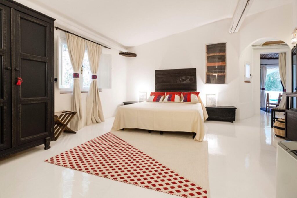 Der Innenbereich einer Suite im Su Gologone Experience Hotel, Oliena - meer sardinien urlaub