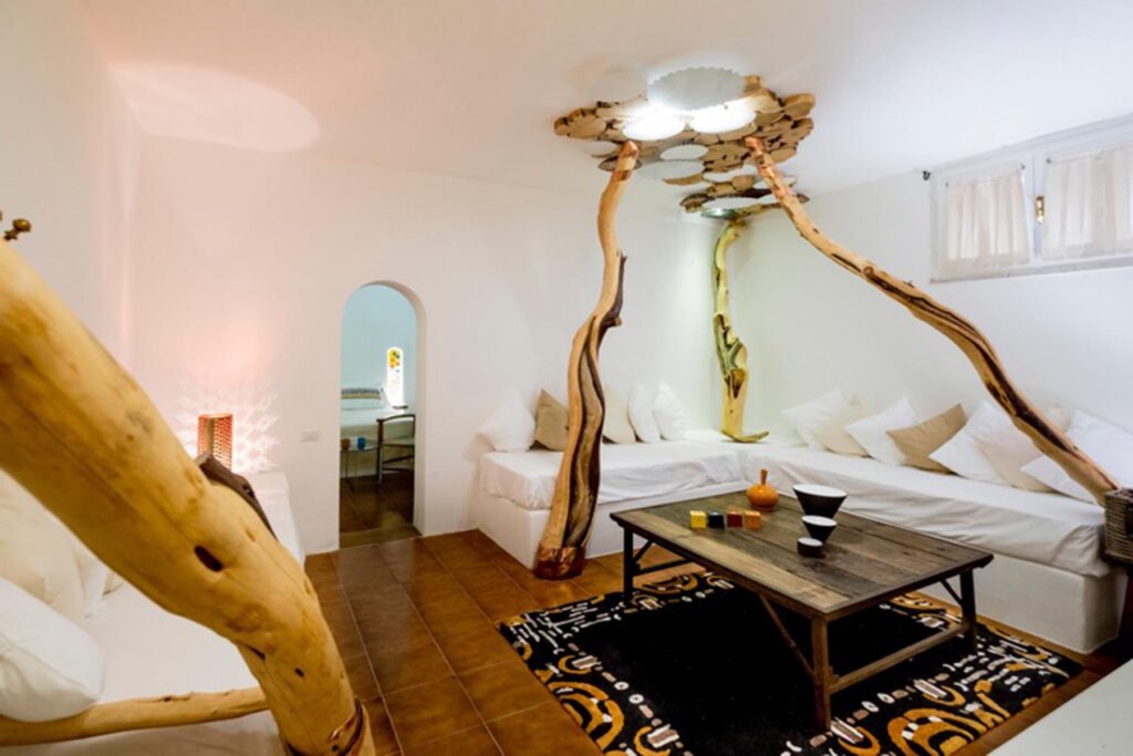 Der Wohnbereich der Wild Suite im Su Gologone Experience Hotel, Oliena - meer sardinien urlaub