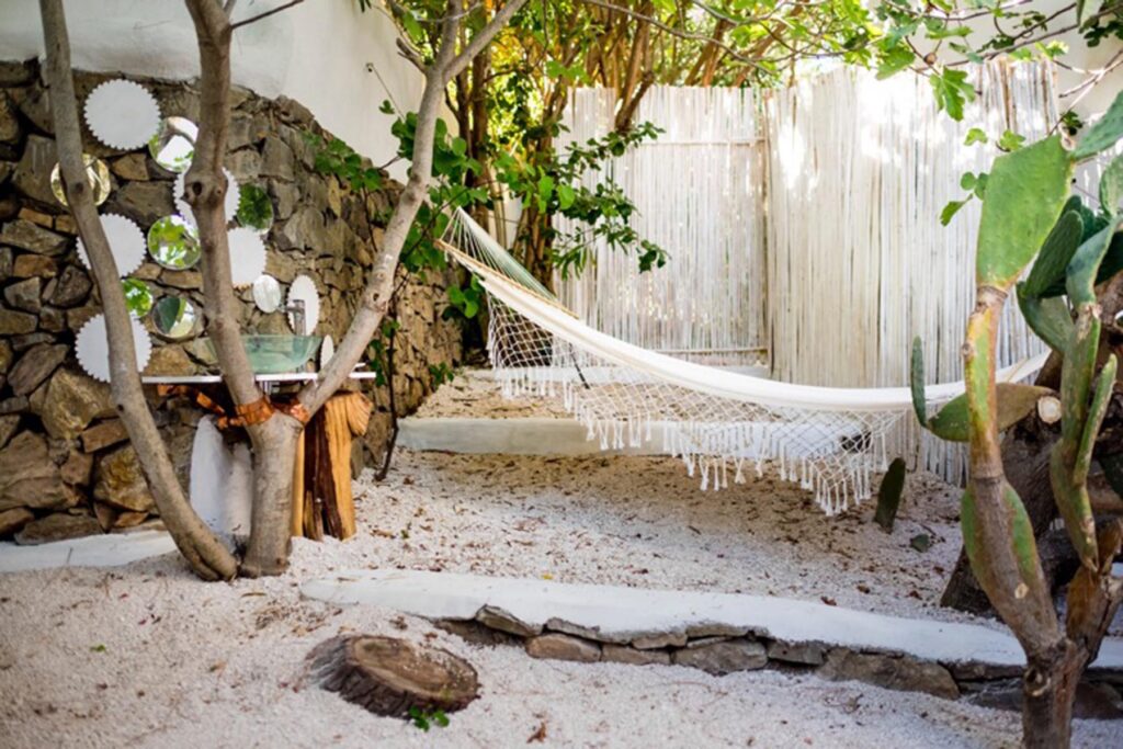 Die Hängematte der Wild-Suite des Su Gologone Experience Hotels, Oliena - meer sardinien urlaub